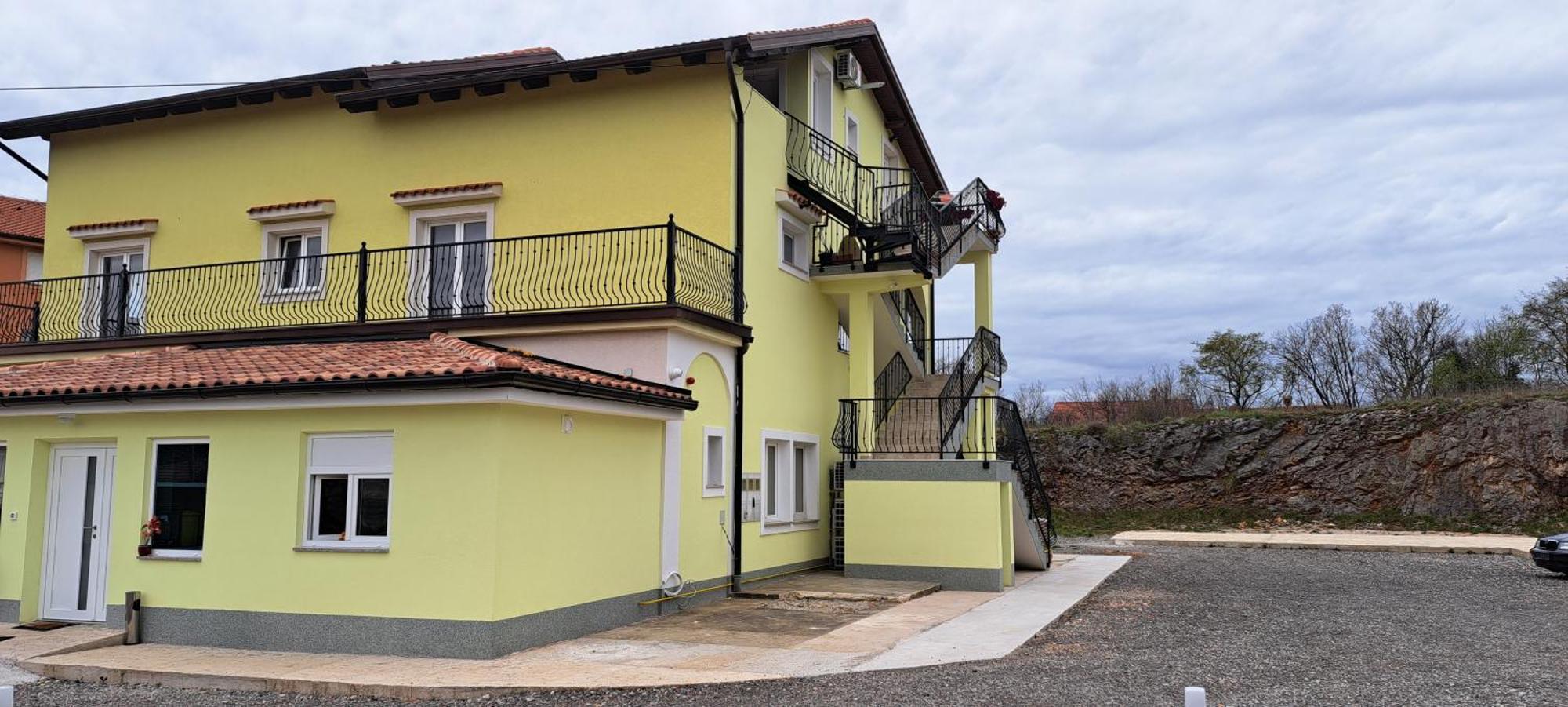 Emily Apartman *